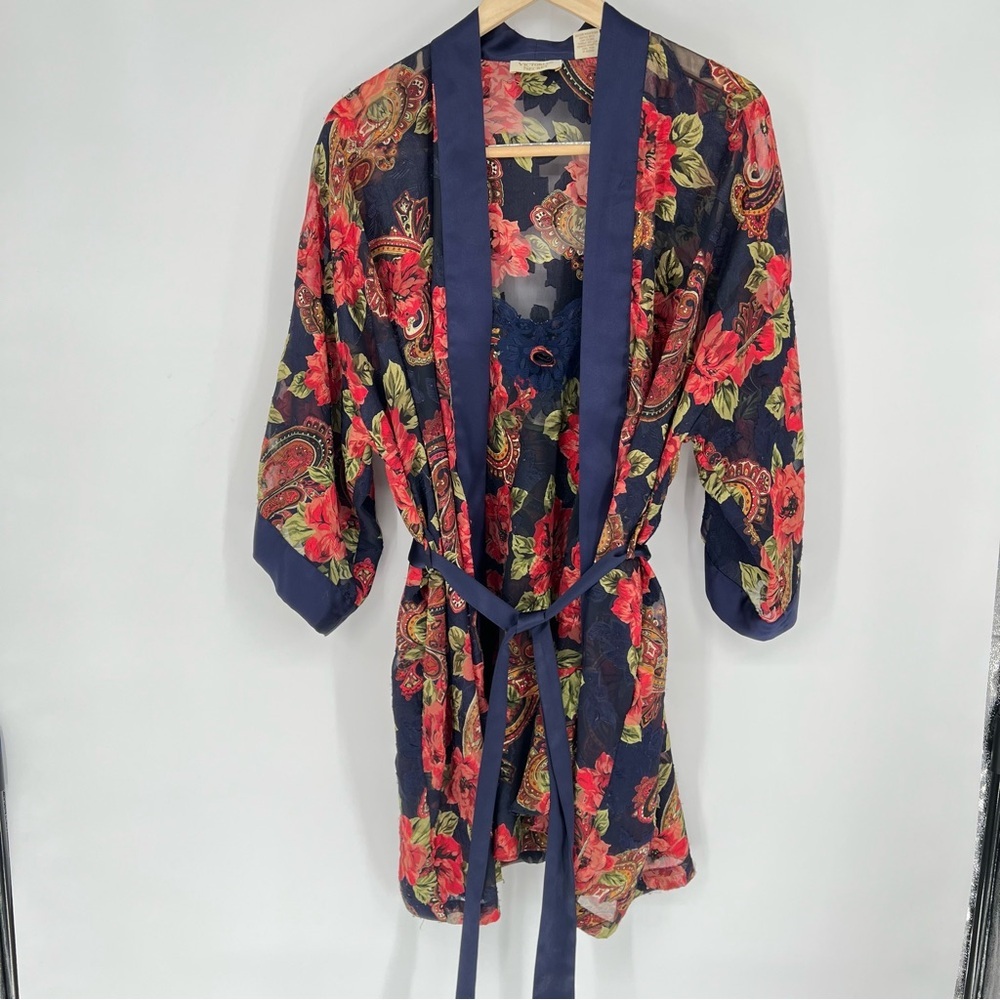 Victoria’s Secret Gold Label Vintage Floral Rose Lingerie‎ and Bathrobe - Picture 2 of 16
